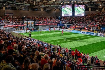 Zwickaus Stadthalle wird Fußballarena: Alle Infos zum ZEV-Hallenmasters 2025 - Das Turnier ist ein echter Publikumsmagnet.  Foto: Krauß Event/Fabian Noack