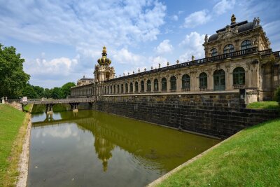 Zwingerbauhütte in Dresden feiert 100. Geburtstag - Der Dresdner Zwinger mit seinem Kronentor gilt als Wahrzeichen der Stadt und Meisterwerk des Spätbarocks. (Archivbild) 