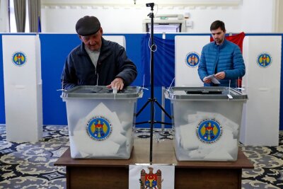 Zwischenstand: Präsidentin bei Wahl in Moldau vorn - Die Menschen in Moldau konnten nicht nur über das Präsidentenamt abstimmen, sondern auch über die Verankerung des EU-Kurses in der Verfassung.