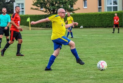 Zwölf Tore im Jubiläumsstadtteil Ebersdorf - Der SV IKA Chemnitz empfing in Ebersdorf das Team "Chemnitz 2025". Foto: Peggy Schellenberger