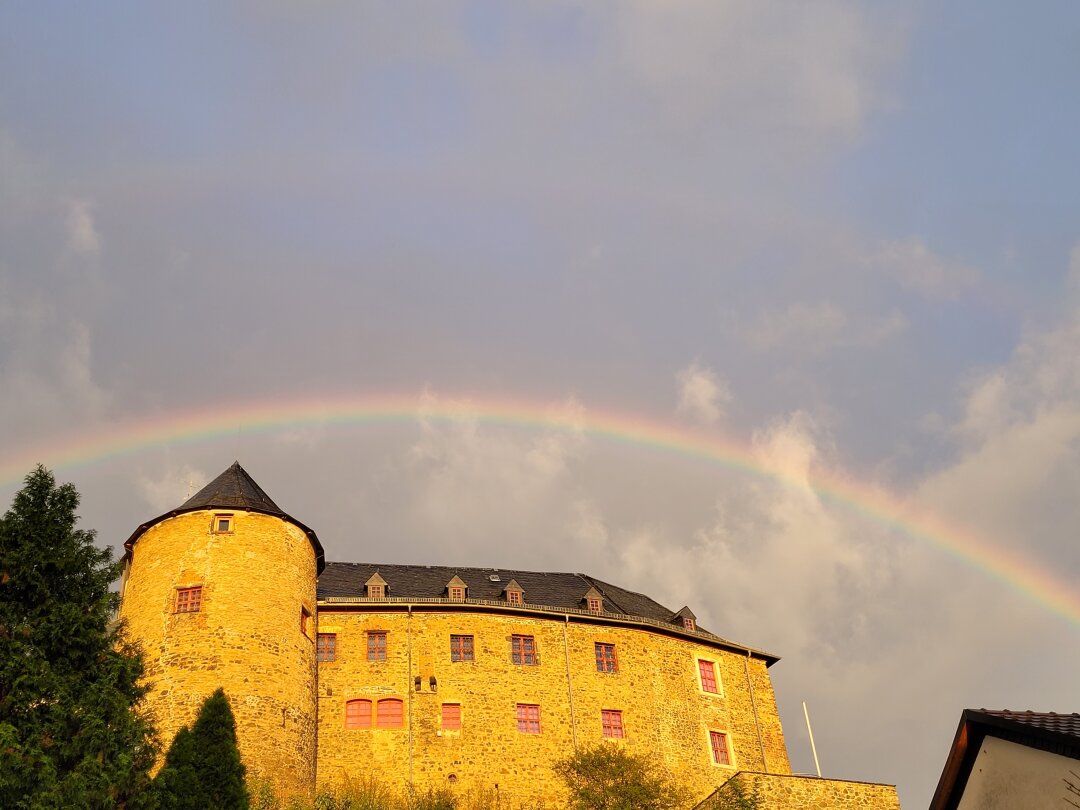 Regenbogen &uuml;ber Schloss Voigtsberg