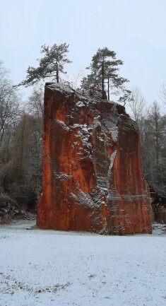 Bruchw&auml;chter im Seidelbruch auf dem Rochlitzer Berg.<br />
Der Rochlitzer Porphyrtuff erhielt als erster Werkstein in Deutschland die internationale Auszeichnung &quot;Naturstein - Welterbe&quot;, HERITAGE STONE.